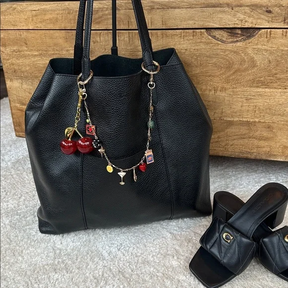 Banana Republic Large East West Basic Leather Tote | Carryall - Picture 9 of 16